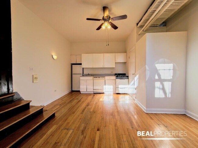 Foto del edificio - 0 bedroom in CHICAGO IL 60613