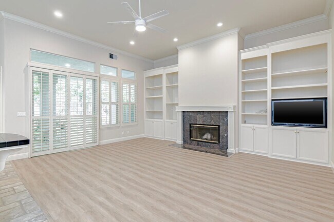 Building Photo - 3411 La Playa Dr