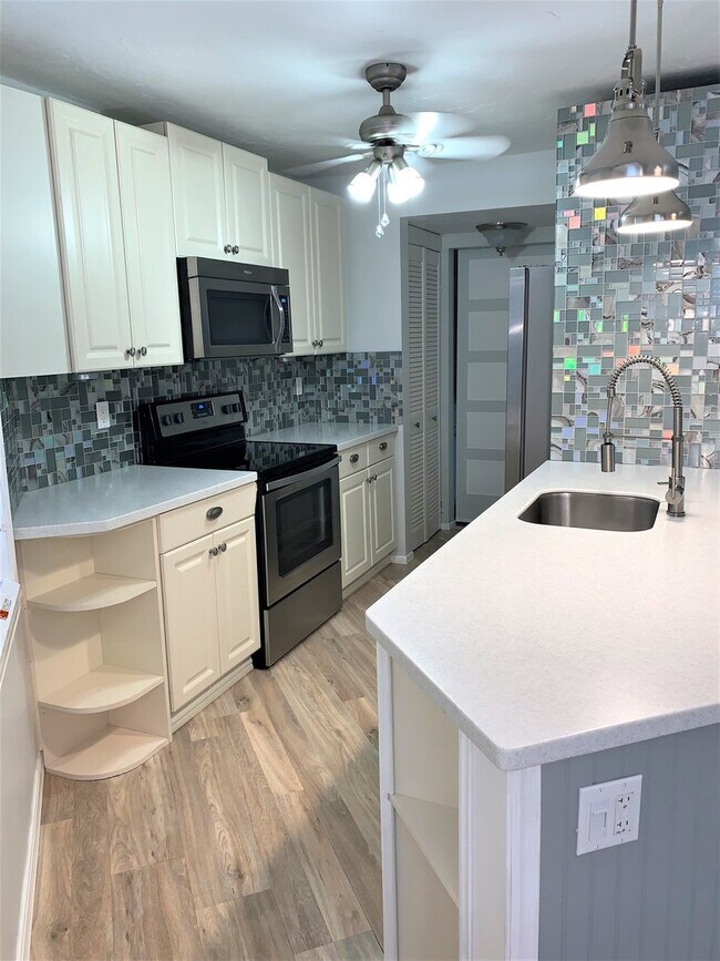 Foto del edificio - Updated Beautiful 2/2 Upstairs unit at The Village of Stuart