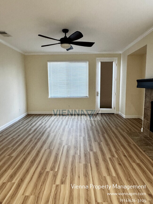 Building Photo - 829 Courtyards Loop