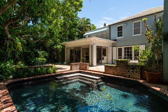 Foto del edificio - 345 Pendleton Ln