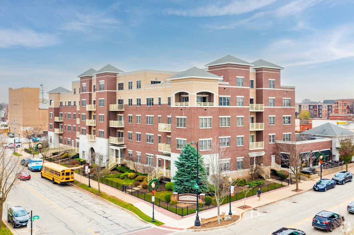 Station Crossing Apartments in Downers Grove, IL