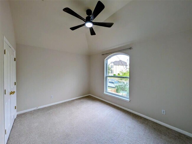 Foto del edificio - 2901 Cashell Wood Dr