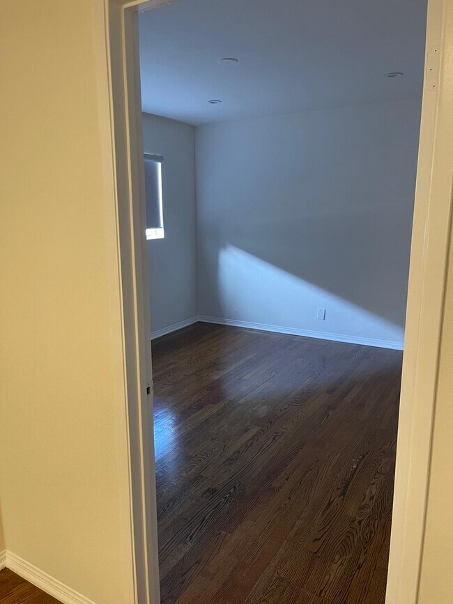 Foto del edificio - 12244 Magnolia Blvd