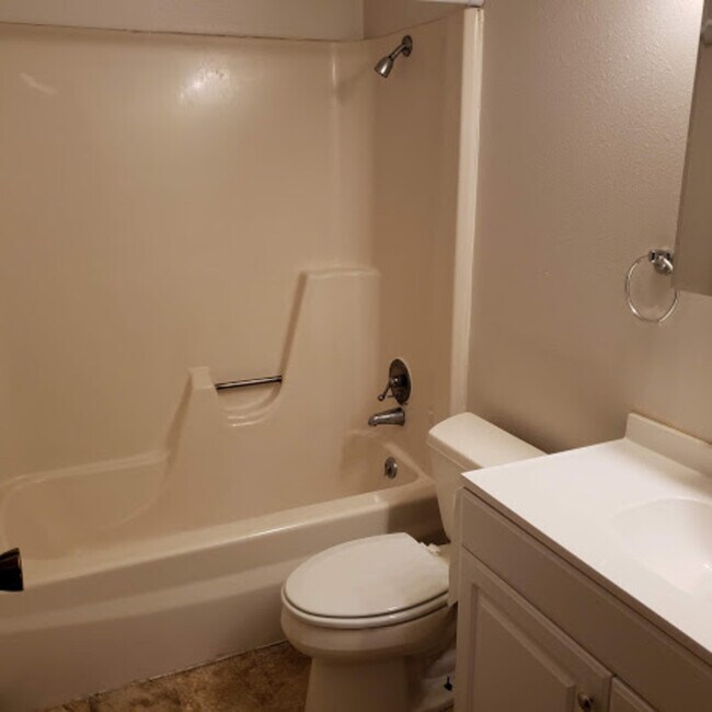 925 R Ave Unit 104, Nevada, IA 50201 Condo for Rent in Nevada, IA