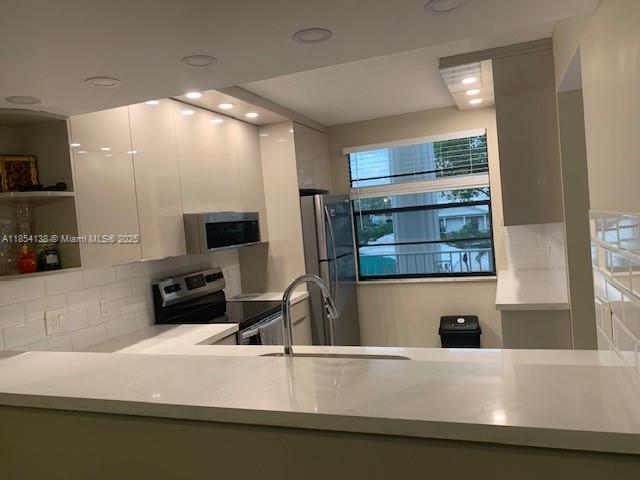 Foto del edificio - 6097 Balboa Cir