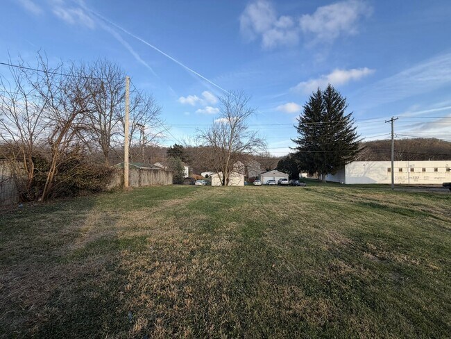 Foto del edificio - 1024 Moxahala Ave