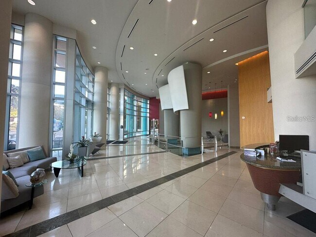 Foto del edificio - 322 E Central Blvd