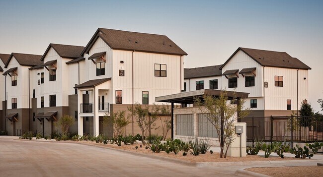 Foto del edificio - 9601 Ledgestone Terrace