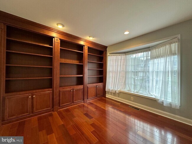 Building Photo - 3215 Spring Rain Ct