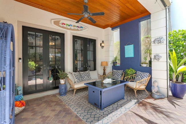 Building Photo - 1020 Miramar Dr