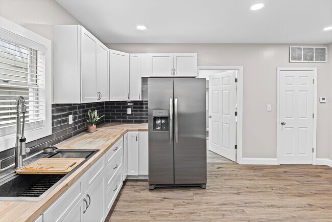 Building Photo - 309 S Euclid Ave