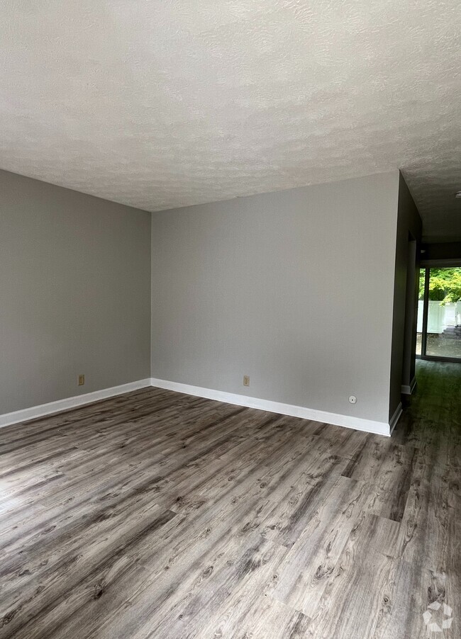 Building Photo - 101 Forest Ln