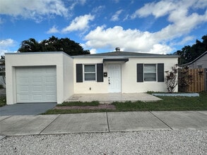 Building Photo - 2819 Plunkett St