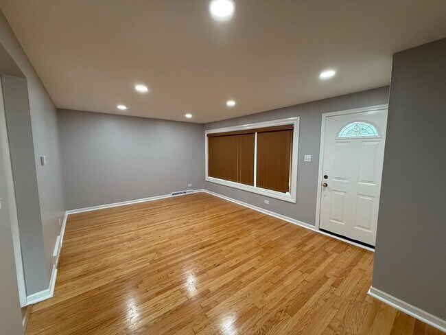 Foto del edificio - 7807 S Laramie Ave
