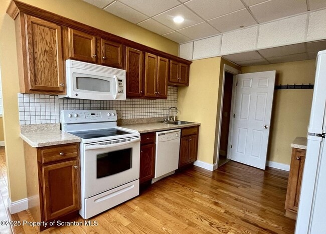 Foto del edificio - 512 S Main St