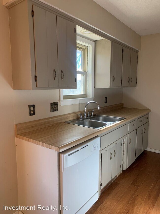 Building Photo - 3 br, 2 bath House - 4350 E. Enyart St