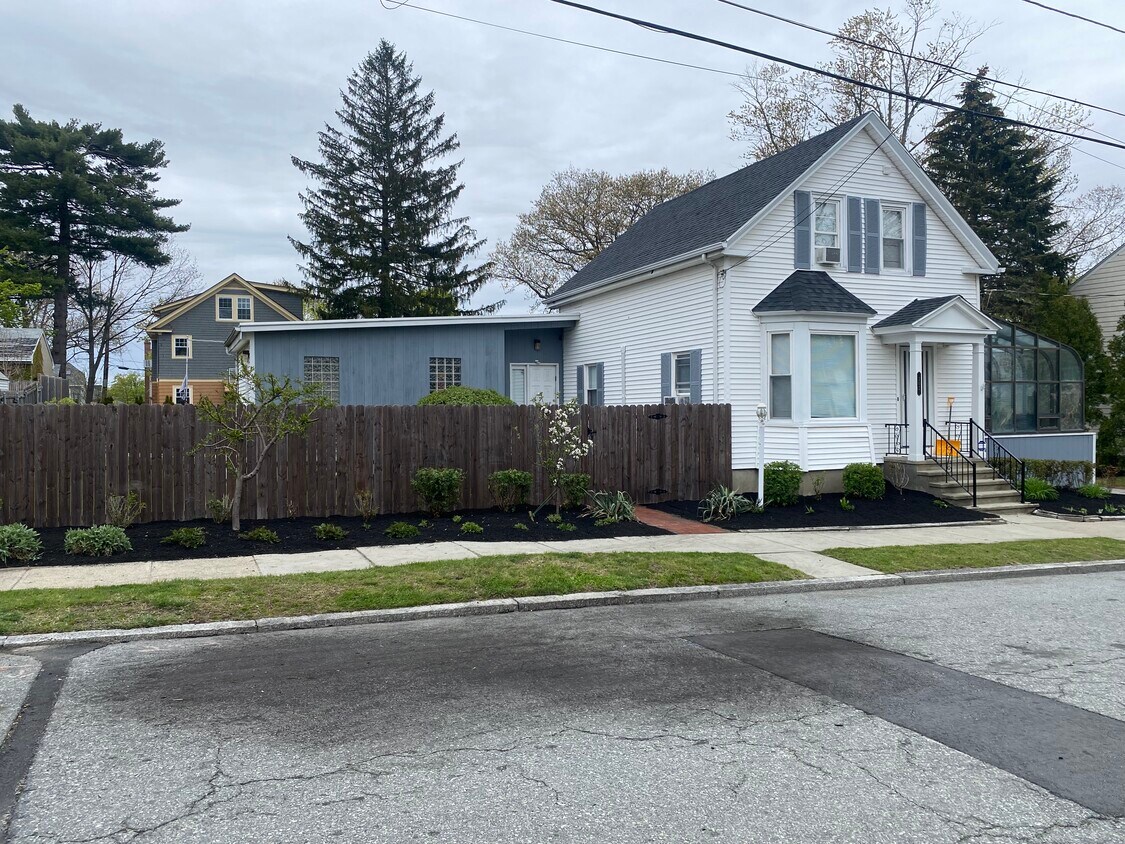 202 5th St, Providence, RI 02906 House Rental in Providence, RI