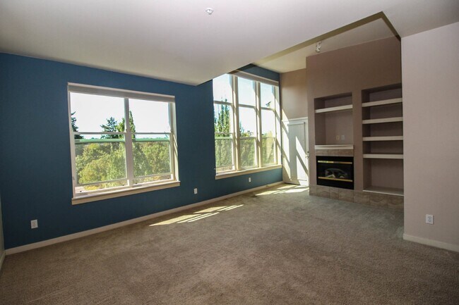 Building Photo - Downtown Redmond.  Secured Garage parking ...
