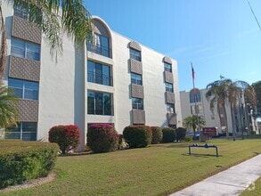 Building Photo - 317 34th Ave N