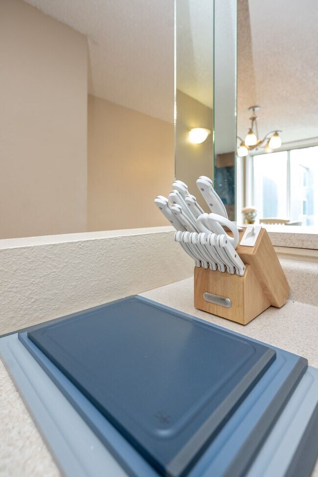 Foto del edificio - Charming Furnished Condo in Taku/Campbell ...