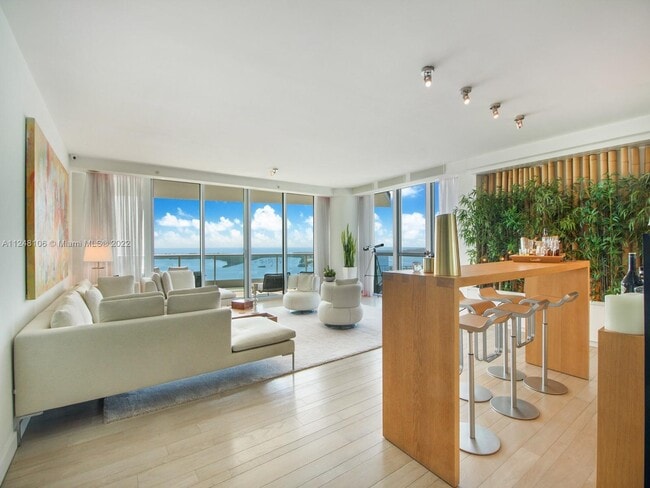 Building Photo - 1331 Brickell Bay Dr
