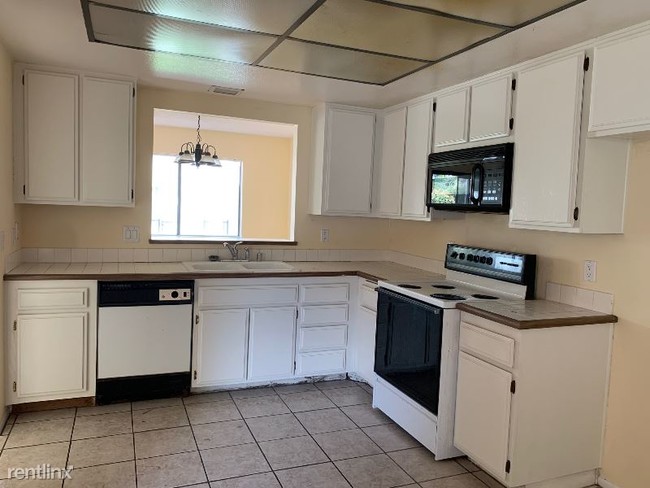 Building Photo - 2 br, 2.5 bath Townhome - 6559 Corte Cisco