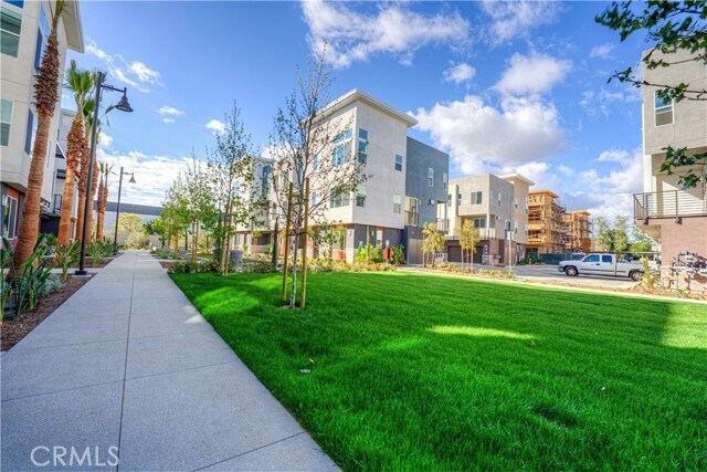 Building Photo - 215 Steely