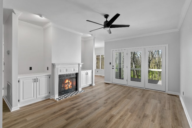 Building Photo - 312 Treetop Dr SE