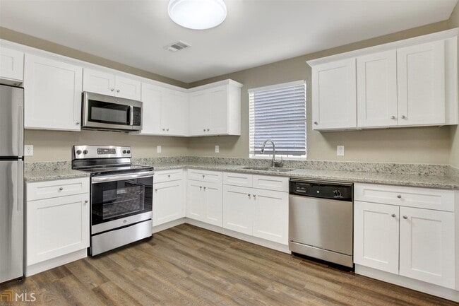 Building Photo - 6520 Emerald Pointe Cir