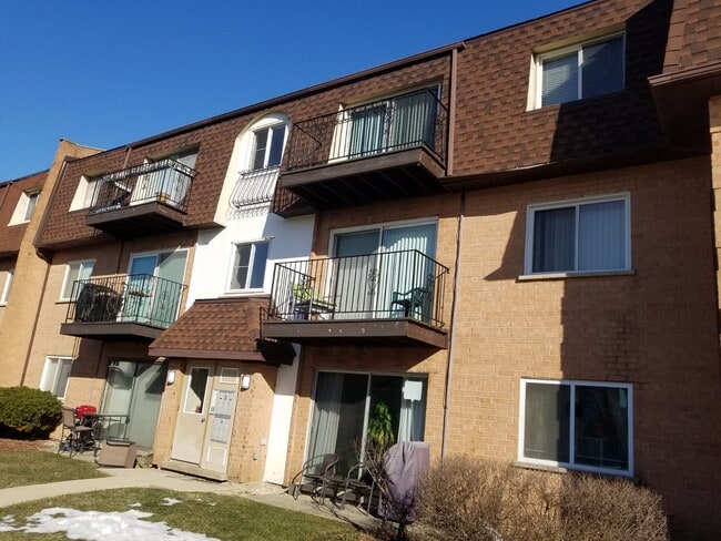 Building Photo - 9480 Bay Colony Dr
