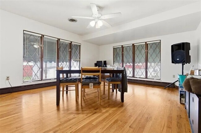 Building Photo - 100 S 12th St