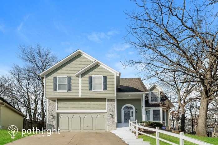 Primary Photo - 302 E 123Rd Terrace, Kansas City, MO, 64145