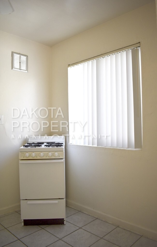 Foto del edificio - PB STUDIO ALL UTILITIES INCLUDED