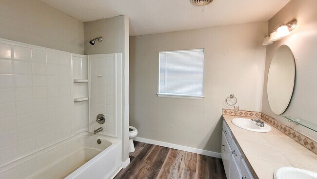 Foto del edificio - 3 Bed 1 Bath Home In Fort Smith