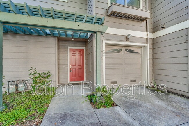 Building Photo - 409 Hillwood Ct