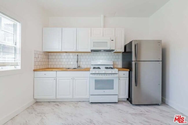 Building Photo - 400 S Rampart Blvd