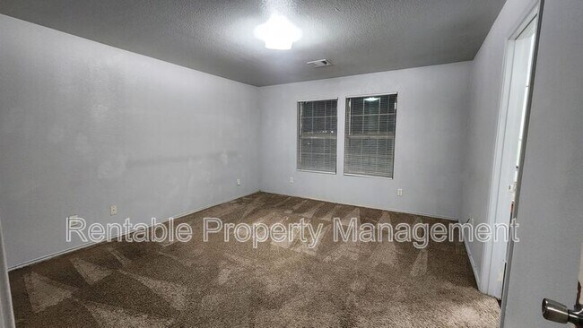 Foto del edificio - 768 River Garden Dr