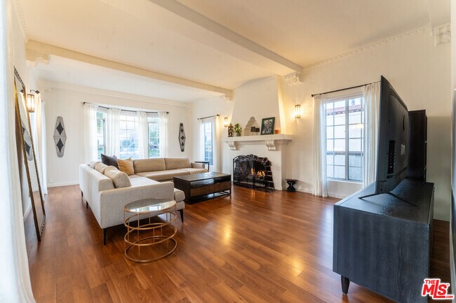 Foto del edificio - 4198 Angeles Vista Blvd