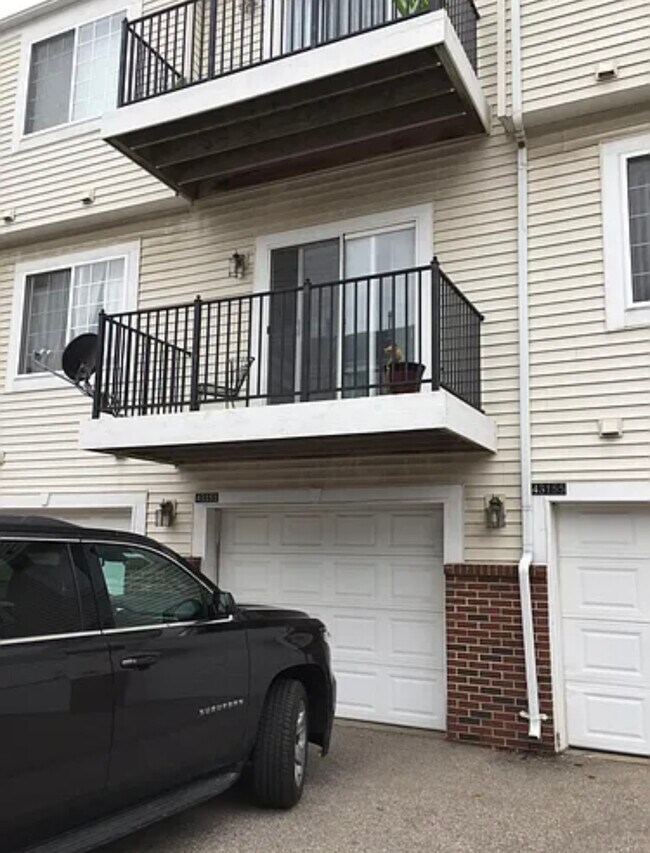 Foto del edificio - 43151 Strand Dr