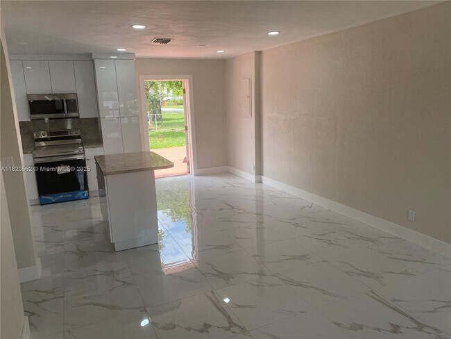 Foto del edificio - 0000 SW 25th St