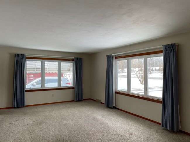 Living Room - 2535 Zimmerly Rd