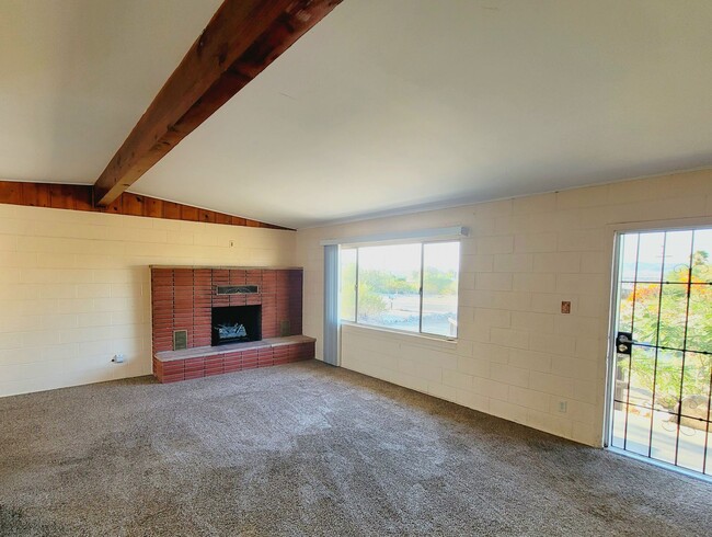 Building Photo - Eclectic 2 Bedroom 1 Bathroom Home
