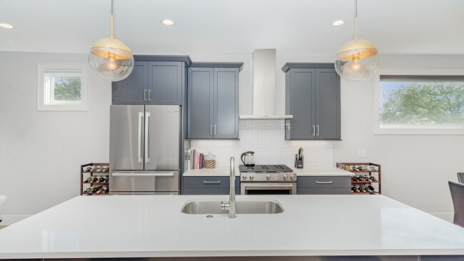 Building Photo - 750 22nd Ave N