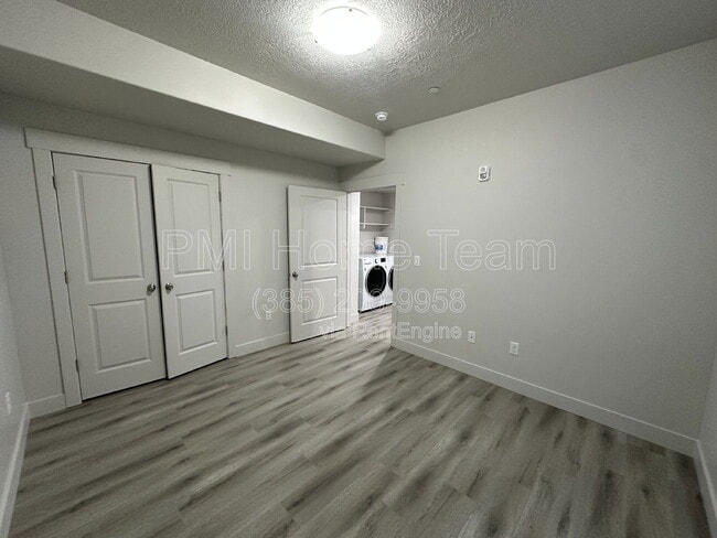 Foto del edificio - 2874 Kiesel Ave