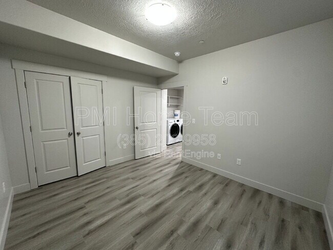 Building Photo - 2874 Kiesel Ave