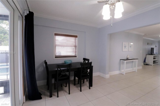 Foto del edificio - 1711 N 16th Ct