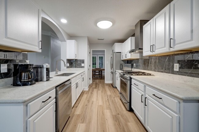 Building Photo - 11006 Desert Springs Cir