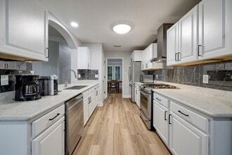 Building Photo - 11006 Desert Springs Cir