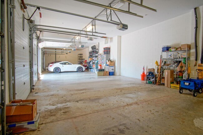 Foto del edificio - NEW LISTING!!!!!